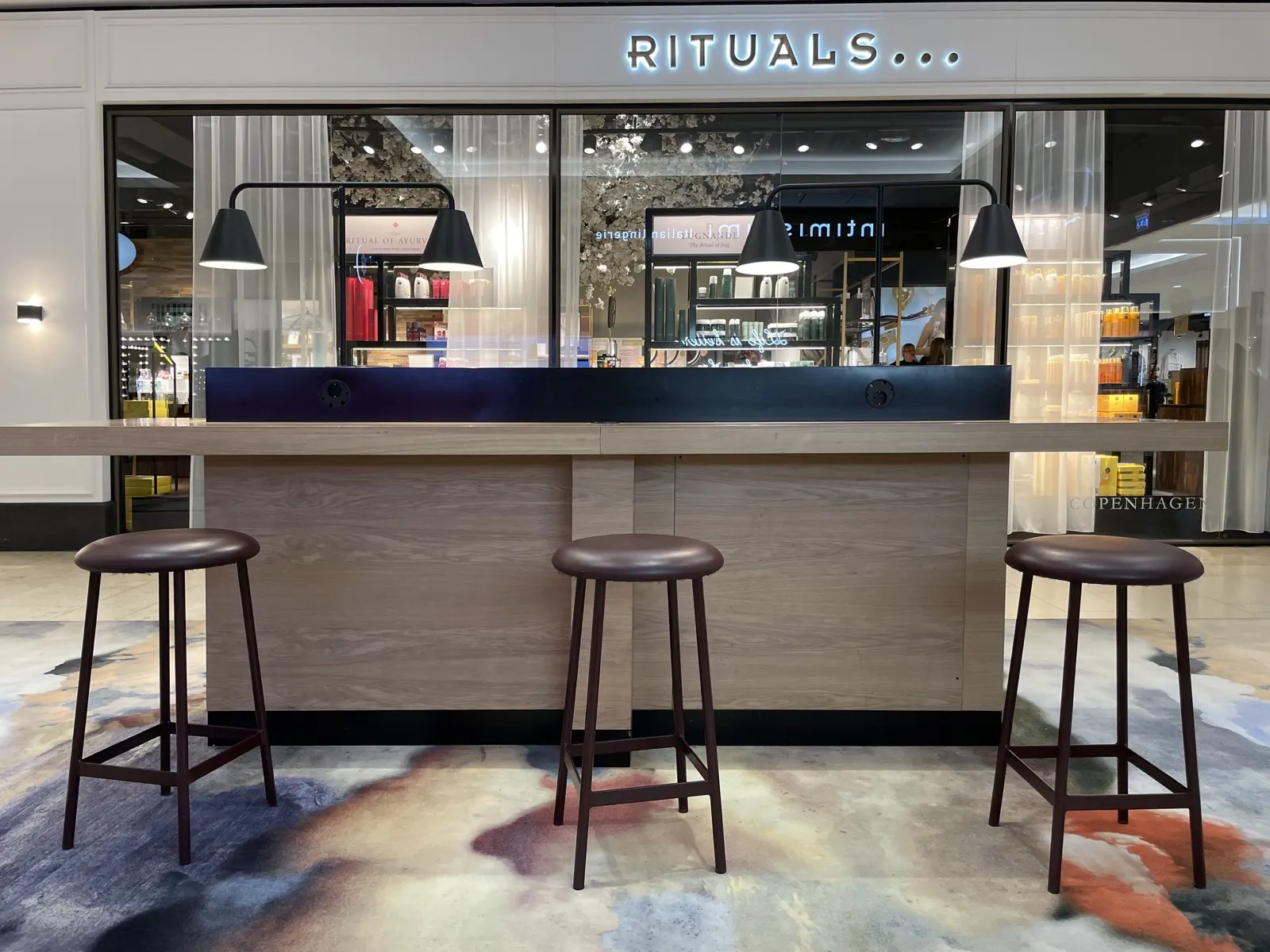 Specialtillverkade loungemöbler i Westfield Täby Centrum