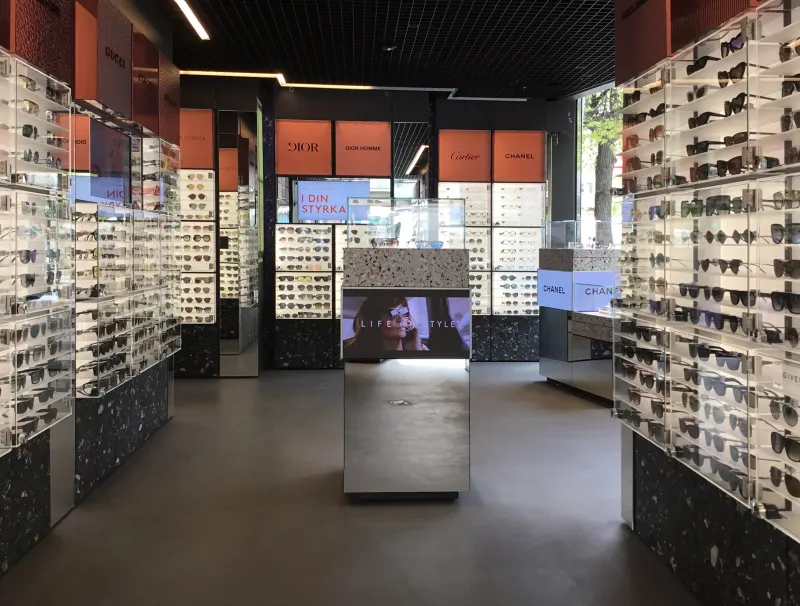 Butiksinredning för Synsam med exponering av glasögon